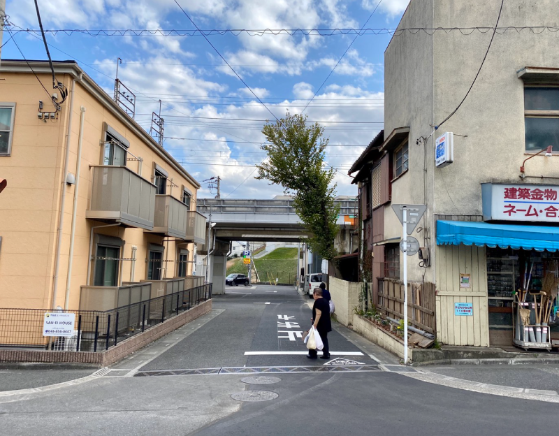 武蔵野線下駐車場へはこの道を入る